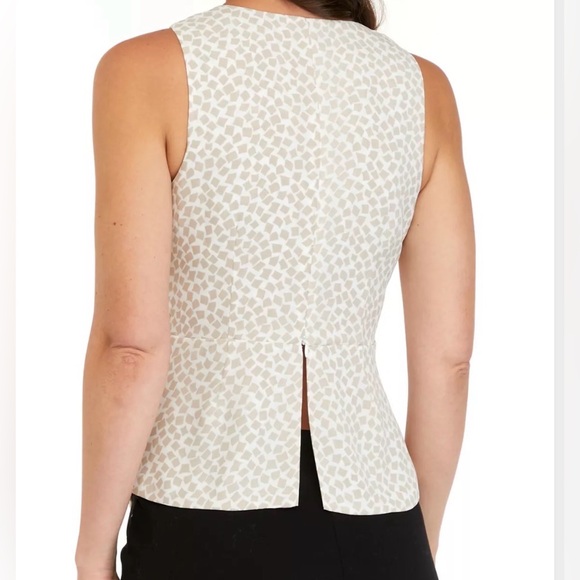 TAHARI Women’s Sleeveless Top.  New with tags.  Classy! - Picture 2 of 11